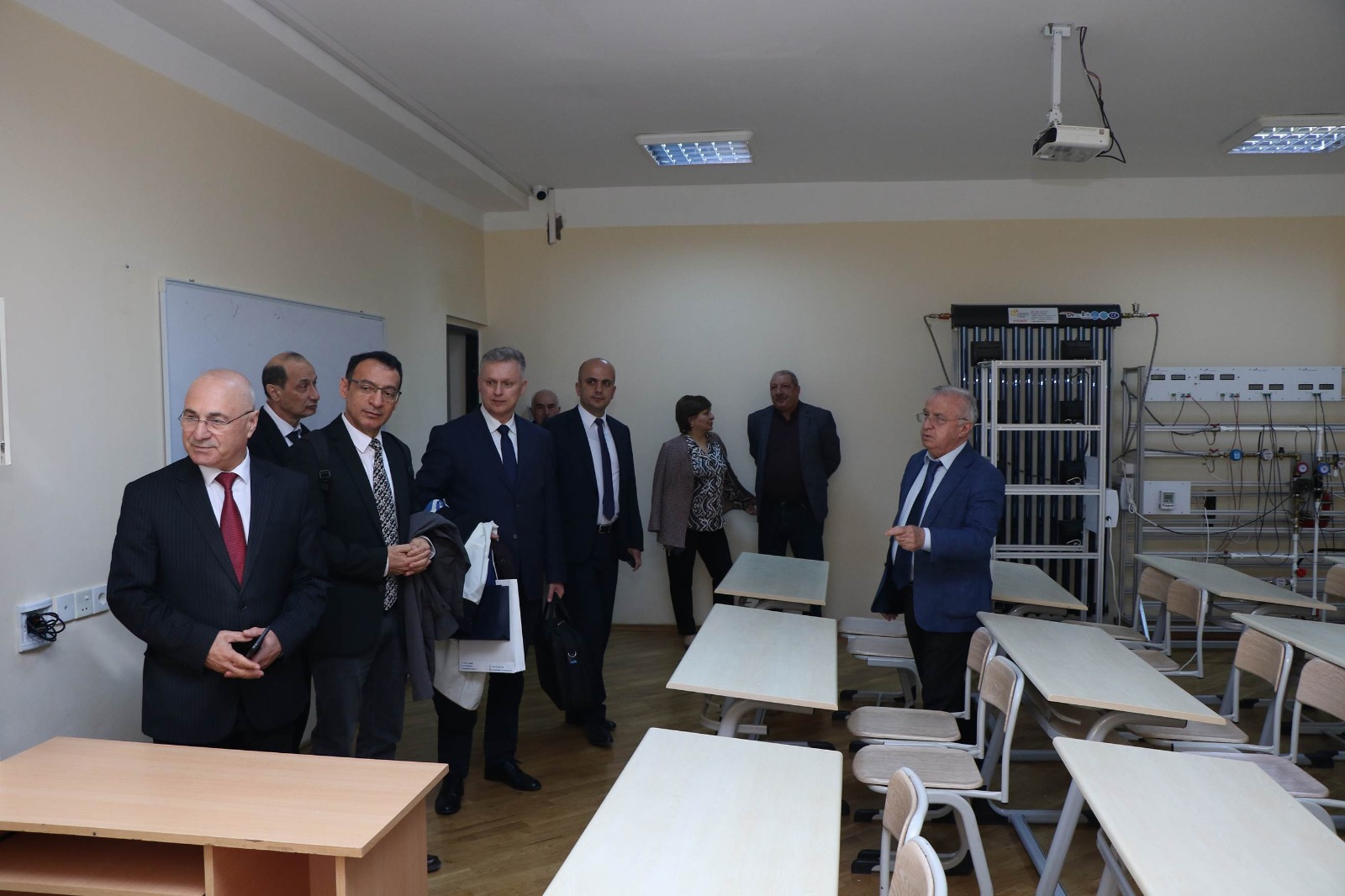 Varşava Texniki Universitetinin professorları Qarabağ Universitetinin potensialını yüksək qiymətləndiriblər